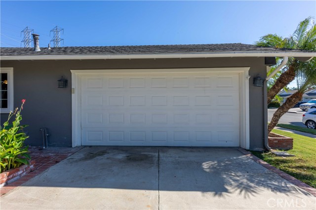 19922 Carmania Lane, Huntington Beach CA: https://media.crmls.org/medias/b4bde473-85ef-4fe9-b9c8-fbad06c6190b.jpg