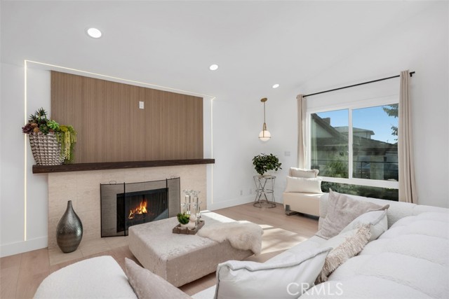 Detail Gallery Image 4 of 32 For 8167 Dartmoor Drive, Huntington Beach,  CA 92646 - 4 Beds | 2/1 Baths