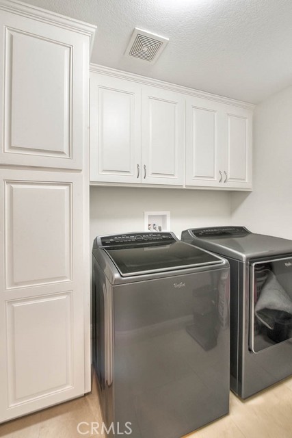 Detail Gallery Image 24 of 67 For 27641 Atlas Ln, Canyon Country,  CA 91351 - 4 Beds | 2/1 Baths