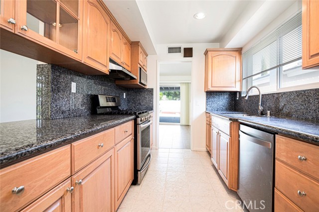 Detail Gallery Image 16 of 43 For 6554 Whitaker Ave, Van Nuys,  CA 91406 - 4 Beds | 2 Baths