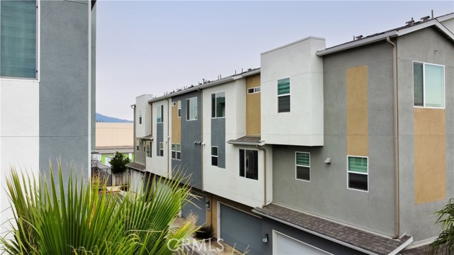 Detail Gallery Image 3 of 24 For 263 N. Standard Ave, Santa Ana,  CA 92701 - 2 Beds | 2/1 Baths