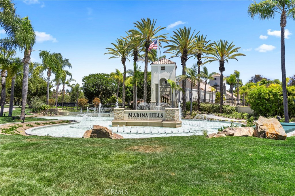 https://media.crmls.org/medias/b4c02b80-7bdb-4266-87a1-2138badae2ab.jpg?preset=X-Large