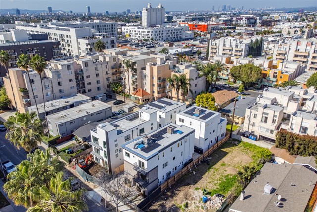 1227 N June Street, Hollywood CA: https://media.crmls.org/medias/b4c0510c-2e45-4c1f-aa4e-72bde5317e6b.jpg