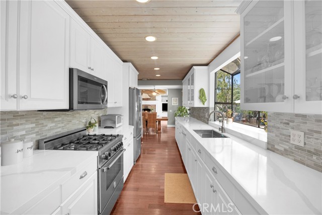 Detail Gallery Image 9 of 39 For 2300 Margaret Dr, Newport Beach,  CA 92663 - 4 Beds | 3 Baths