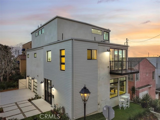 2215 Alma, Manhattan Beach, California 90266, 3 Bedrooms Bedrooms, ,3 BathroomsBathrooms,Residential,Sold,Alma,SB26034285