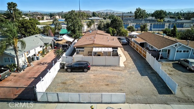 8876 Cypress Avenue, Riverside CA: https://media.crmls.org/medias/b4c22ead-e4bc-40bd-840f-cac389a328c9.jpg