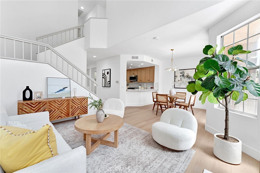 https://media.crmls.org/medias/b4c26f0a-46c7-40dd-894c-4bc4524cfb95.jpg?preset=X-Large