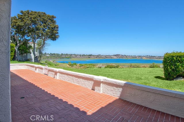 2163 Vista Entrada, Newport Beach CA: https://media.crmls.org/medias/b4c28248-868a-446f-b60f-f451d1f300f3.jpg