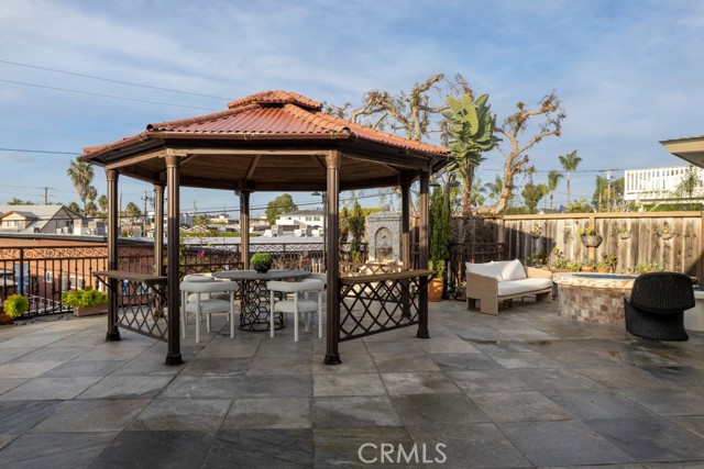 Detail Gallery Image 19 of 21 For 401 Holmwood, Newport Beach,  CA 92663 - 2 Beds | 2/1 Baths