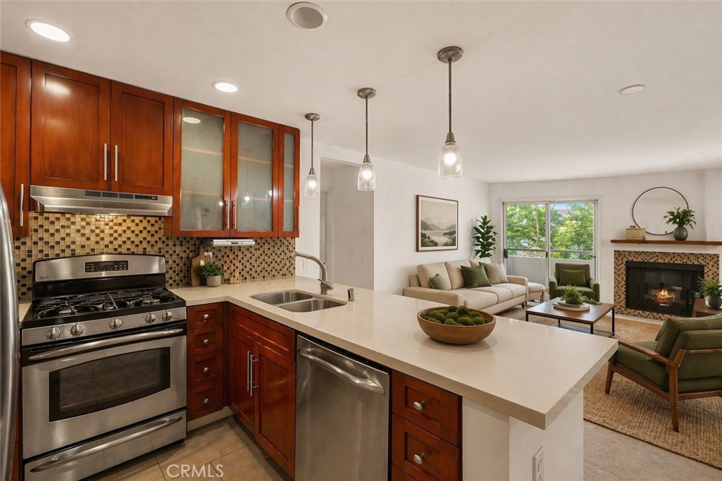 4702 Fulton Avenue #202