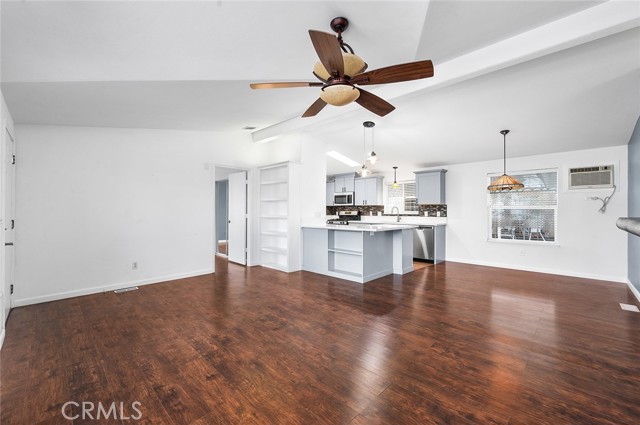 9850 Garfield, Huntington Beach CA: https://media.crmls.org/medias/b4c4aecc-050a-4202-9298-35e9ef31c62f.jpg