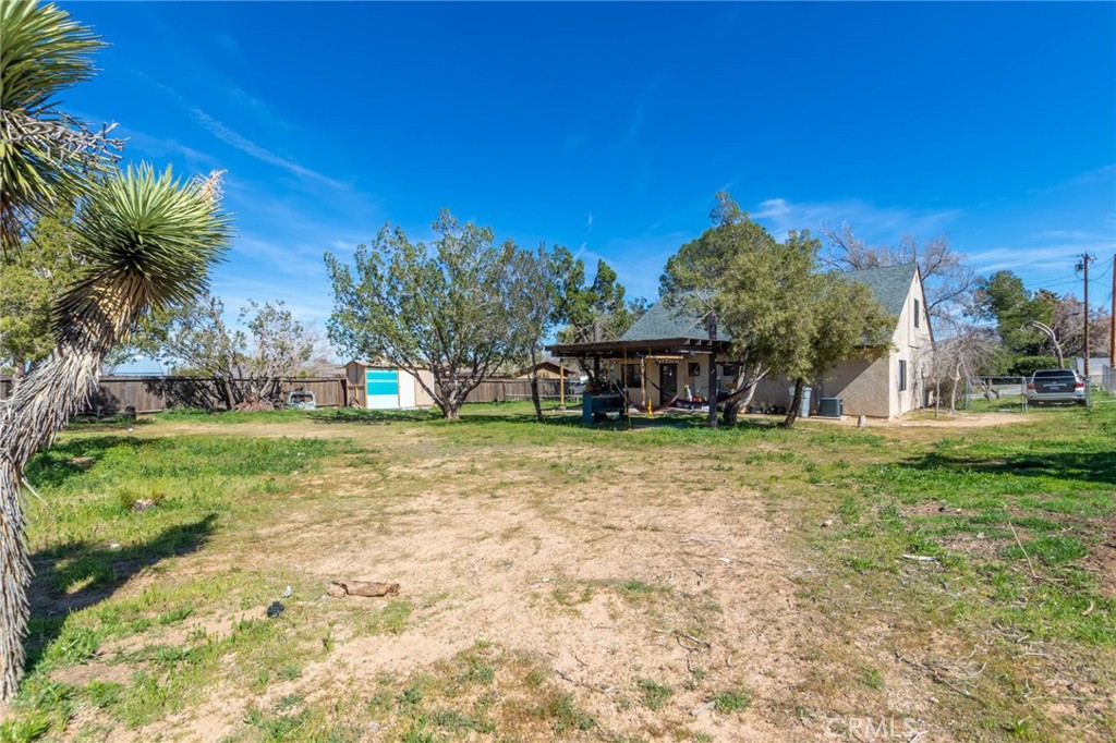 https://media.crmls.org/medias/b4c54205-1f08-4750-bf27-f789f2557af1.jpg?preset=X-Large