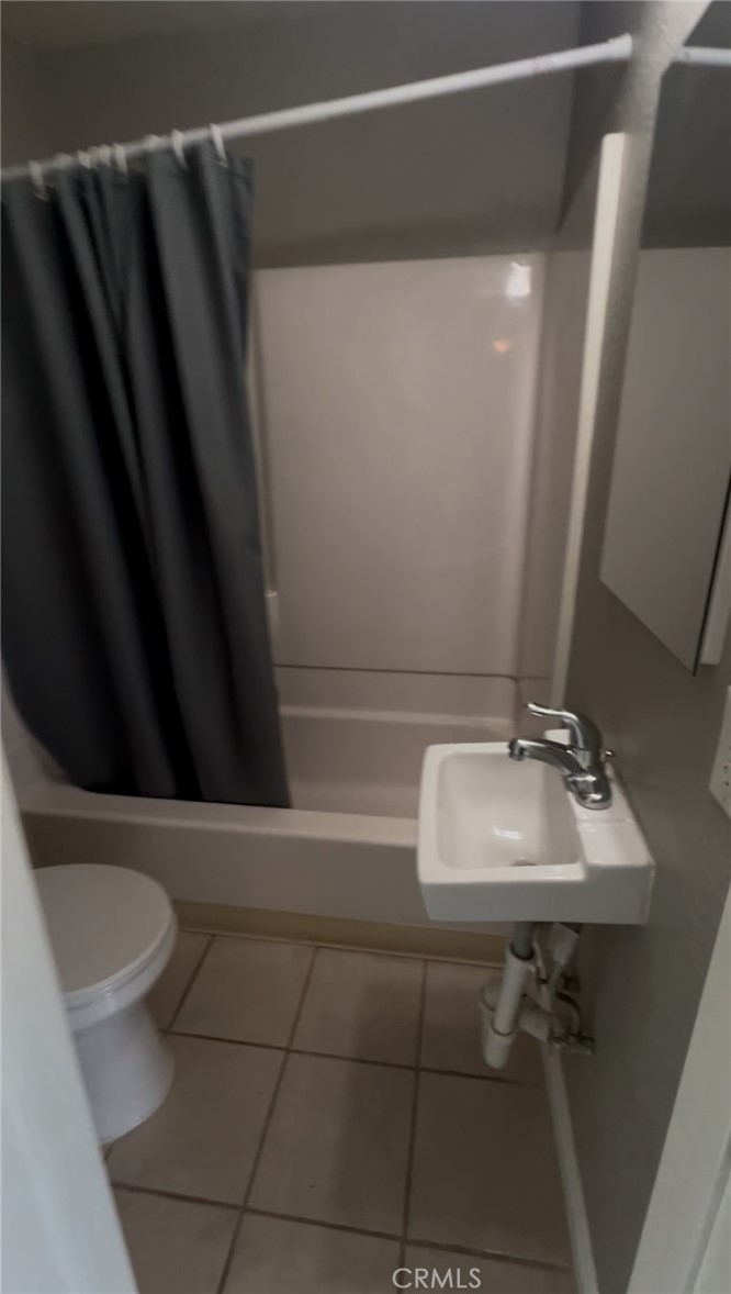 https://media.crmls.org/medias/b4c5ee18-52f1-4ef0-b8a4-e2cdf594cecd.jpg?preset=X-Large