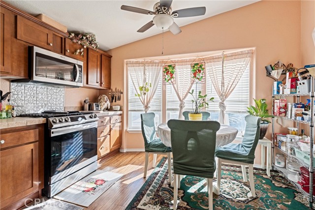 Detail Gallery Image 10 of 27 For 1550 20th, Rosamond,  CA 93560 - 3 Beds | 2 Baths