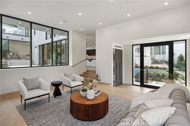3670 Buena Park Drive, Studio City CA: https://media.crmls.org/medias/b4c62b90-b62f-4a43-9be3-1cae006dcc7e.jpg