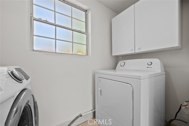 Detail Gallery Image 13 of 26 For 6938 Aura Ave, Reseda,  CA 91335 - 3 Beds | 2 Baths