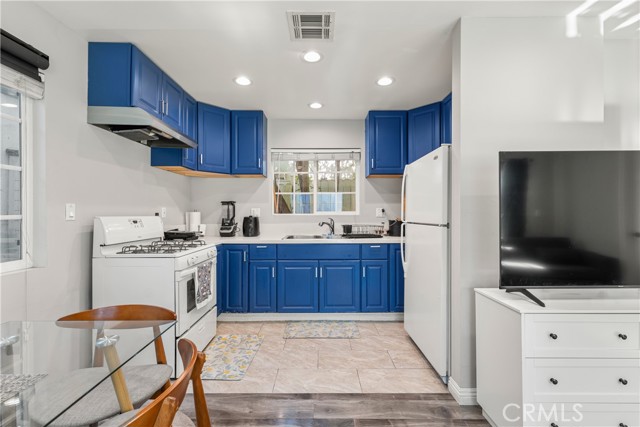 Detail Gallery Image 20 of 37 For 14835 Kittridge St, Van Nuys,  CA 91405 - 5 Beds | 3 Baths