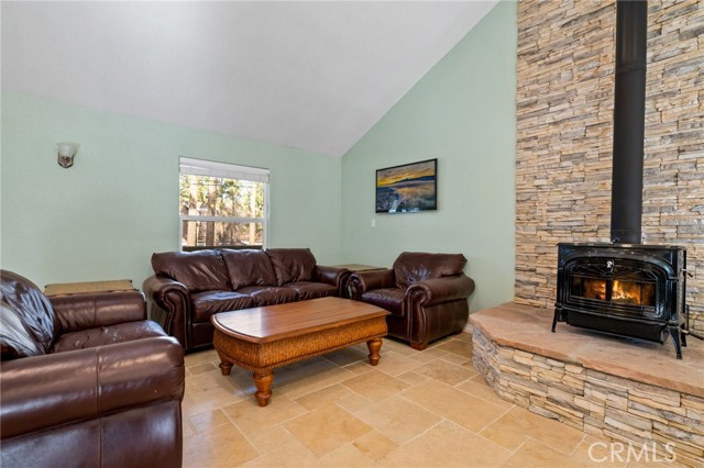 Detail Gallery Image 7 of 37 For 301 S Shakespeare Ln, Big Bear City,  CA 92314 - 3 Beds | 2 Baths