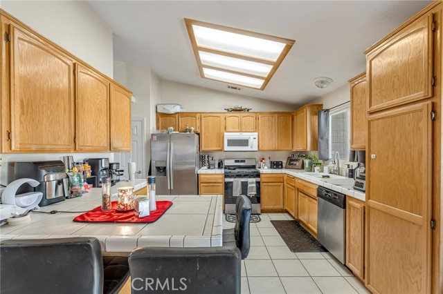 Detail Gallery Image 11 of 44 For 19084 Rocksprings Rd, Hesperia,  CA 92345 - 4 Beds | 2 Baths