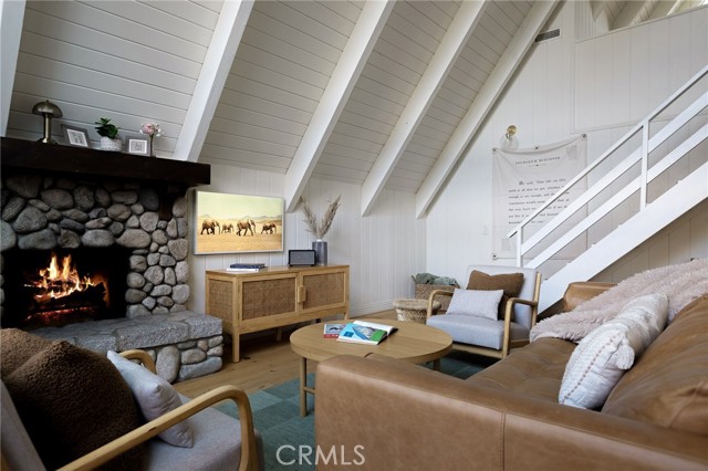 Detail Gallery Image 6 of 51 For 987 Tirol Ln, Lake Arrowhead,  CA 92352 - 3 Beds | 2 Baths