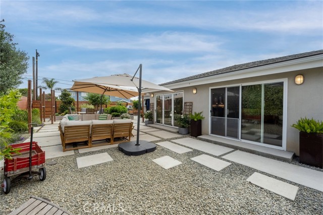 6017 Carnegie Street, San Diego CA: https://media.crmls.org/medias/b4c8a996-91df-4dd7-afe9-b3c4f6869968.jpg
