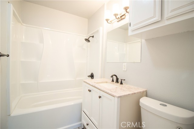 Detail Gallery Image 5 of 7 For 1133 Circle City Dr #1,  Corona,  CA 92879 - 2 Beds | 2 Baths