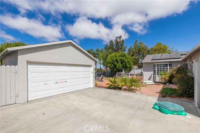 Detached garage