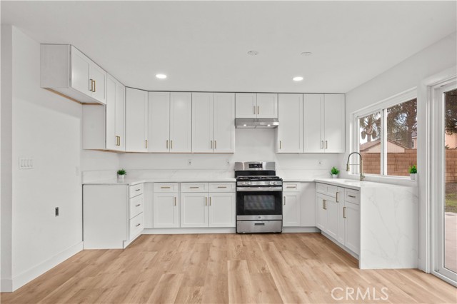 554 E Fairfield Court, Ontario CA: https://media.crmls.org/medias/b4c9741b-0d5a-484e-abef-e330670d2f58.jpg