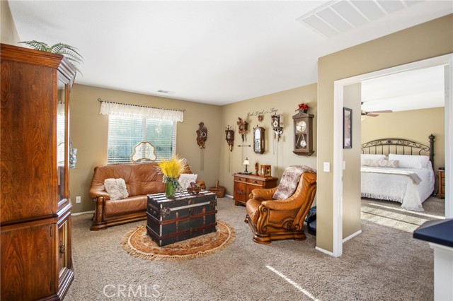 6347 Lyndsey Street, Eastvale CA: https://media.crmls.org/medias/b4c9da3c-8b6e-4bef-88fc-c92f75a886fa.jpg
