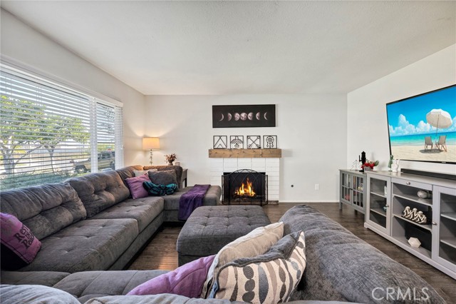 Detail Gallery Image 6 of 38 For 10022 Chula Vista Way, Riverside,  CA 92503 - 4 Beds | 2 Baths