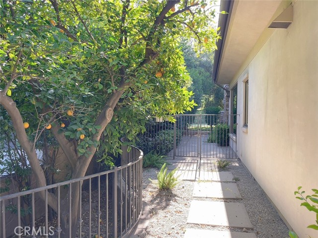 1410 Santa Margarita Drive, Arcadia CA: https://media.crmls.org/medias/b4cbf666-5806-48f7-abd9-39335b96f73f.jpg