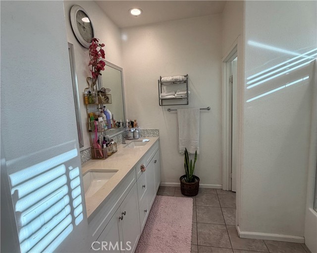 10349 Diamond Way, Los Angeles, CA 91331 photo 15