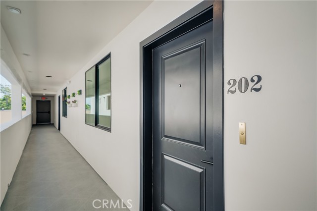 Detail Gallery Image 3 of 18 For 7018 Alabama Ave #202,  Canoga Park,  CA 91303 - 2 Beds | 2 Baths