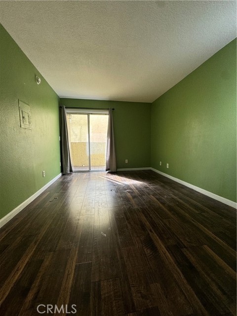 Detail Gallery Image 9 of 20 For 7045 Woodley Ave #110,  Van Nuys,  CA 91406 - 2 Beds | 2 Baths