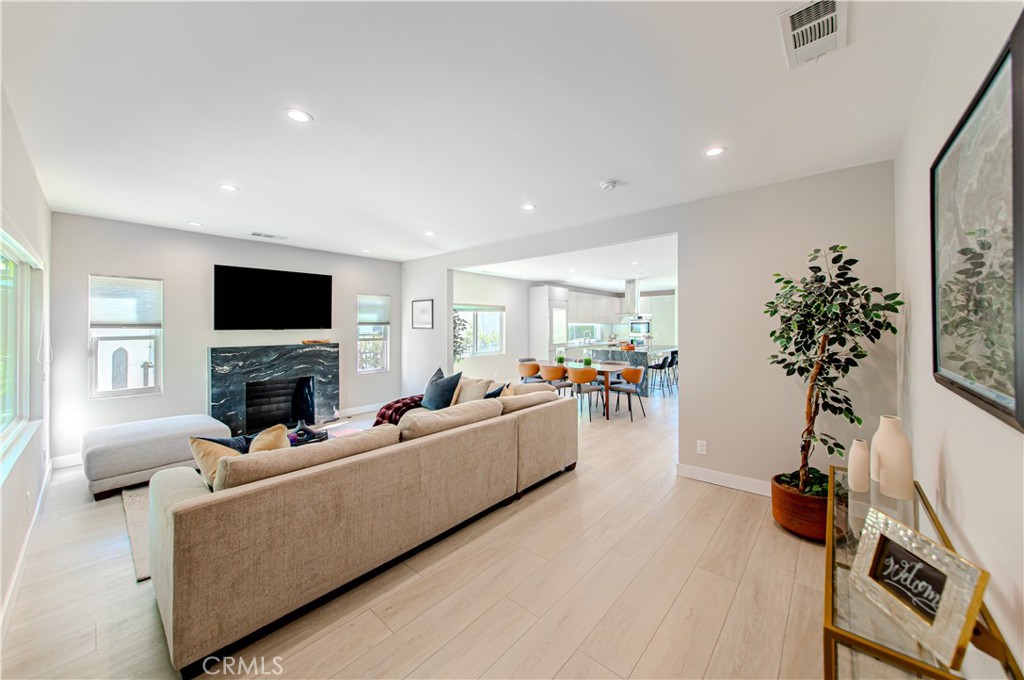 507 N Formosa — Modern,Spanish