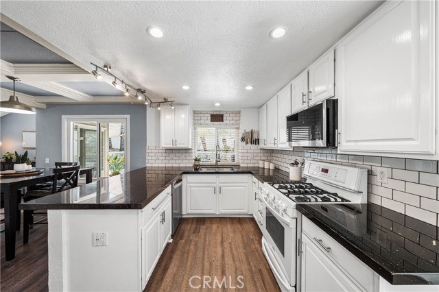 Detail Gallery Image 2 of 26 For 27097 Quail Creek Ct, Temecula,  CA 92591 - 4 Beds | 2/1 Baths