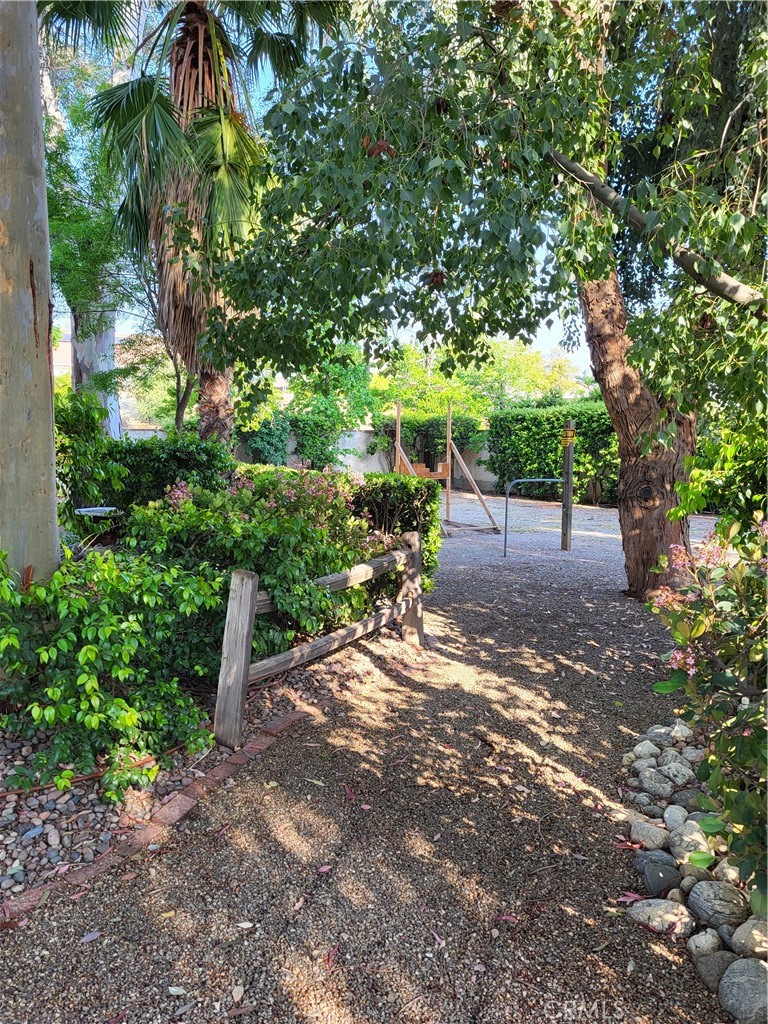 https://media.crmls.org/medias/b4ce3b65-b387-4a7c-b1f7-d96cd044b4c2.jpg?preset=X-Large