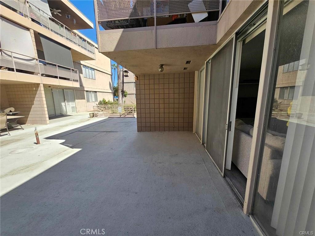 https://media.crmls.org/medias/b4ceab5a-e58e-4a45-807e-dd7b0dc15d21.jpg?preset=X-Large