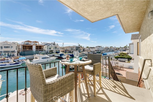 Detail Gallery Image 9 of 27 For 3711 Channel Pl, Newport Beach,  CA 92663 - 2 Beds | 1/1 Baths