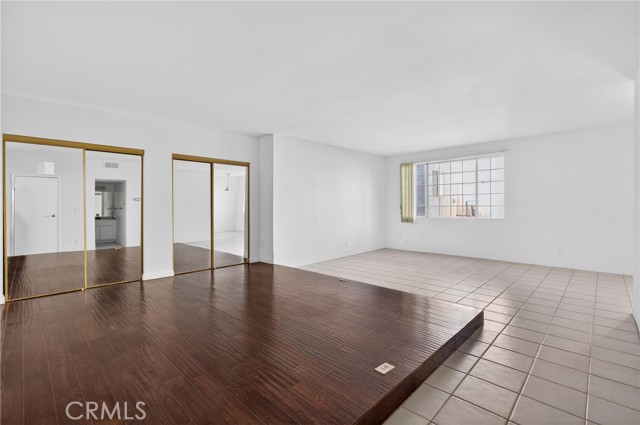 Detail Gallery Image 4 of 33 For 4441 Woodman Ave #111,  Sherman Oaks,  CA 91423 - 0 Beds | 1 Baths