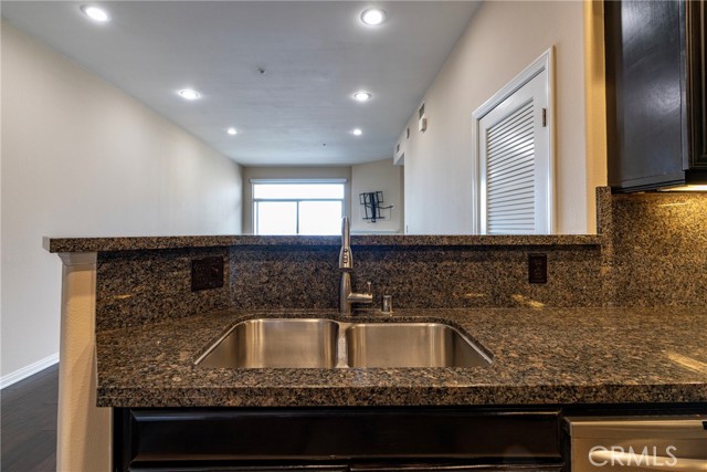 Detail Gallery Image 8 of 30 For 3750 Santa Rosalia Dr #501,  Los Angeles,  CA 90008 - 2 Beds | 2 Baths