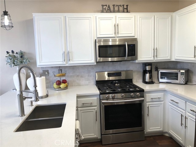 Detail Gallery Image 7 of 29 For 25530 Hemingway, Stevenson Ranch,  CA 91381 - 3 Beds | 3 Baths