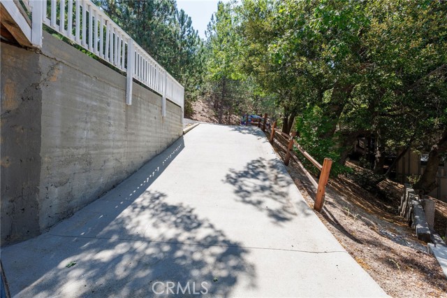 Detail Gallery Image 17 of 61 For 28575 Manitoba Dr, Lake Arrowhead,  CA 92352 - 4 Beds | 2/1 Baths