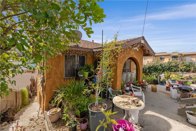 2750 Ballard Street, Los Angeles CA: https://media.crmls.org/medias/b4d0a8c5-fdbd-425c-a17c-ca8c331ab93f.jpg
