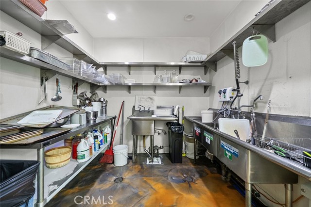 400 E Broadway, Glendale CA: https://media.crmls.org/medias/b4d0d538-6e28-4546-bd0b-8bd9b0c63973.jpg