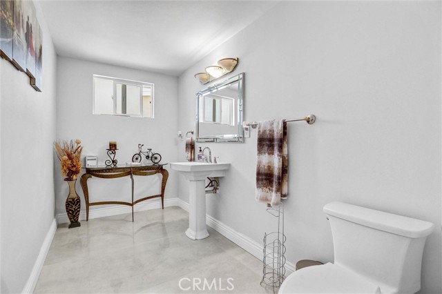 5115 Boda Pl, Woodland Hills CA: https://media.crmls.org/medias/b4d1138a-f923-4cc8-8234-24de56578a4f.jpg