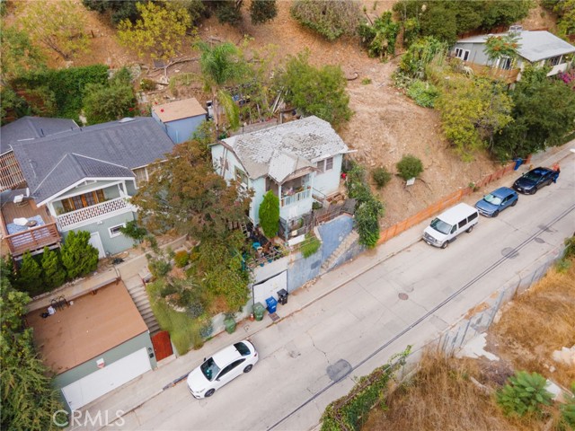 325 Museum Dr, Los Angeles CA: https://media.crmls.org/medias/b4d14ac4-e9b8-4e88-99b4-6715fa19b2ef.jpg