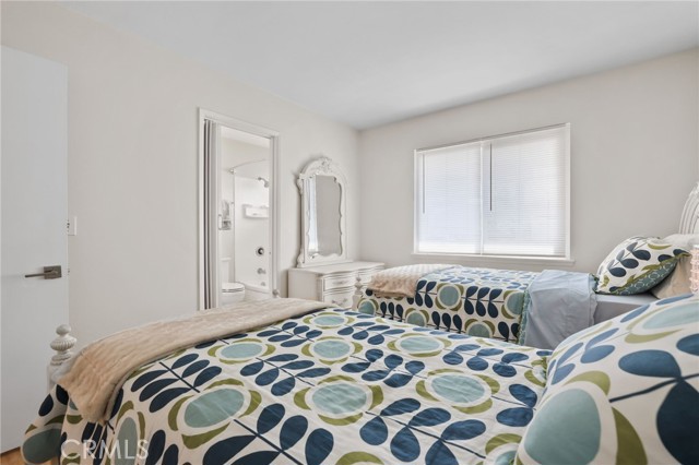 20071 Moontide Circle, Huntington Beach CA: https://media.crmls.org/medias/b4d1e7a8-3220-423c-aba2-399f75df5b3f.jpg