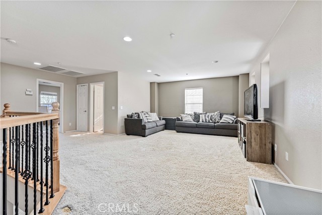 15601 N Peak Lane, Fontana CA: https://media.crmls.org/medias/b4d251af-b789-4d97-a3f8-4df6422a8711.jpg