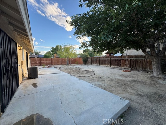15012 Chuparosa, Victorville CA: https://media.crmls.org/medias/b4d30265-d04e-4122-9db0-6128dae34b73.jpg